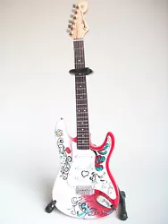 Guitare miniature, réplique de la Fender Stratocaster red décorée « flower-power » que Jimi acheva en...
