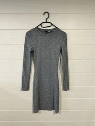 Robe Moulante Grise.