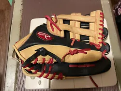 Glove is in great condition all around inside and out.