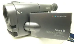 Le TRV30E est compatible avec le format des cassettes Hi8mm / Vidéo-8. Magnifique caméscope qualité vidéo 8mm,...