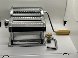 Enjoy the traditional art of making homemade pasta with this vintage Marcato Atlas 150 Pasta Noodle Maker Machine....