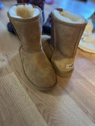 Brand new girl youth size 3 Ugg boots. Never worn, they have been sitting in the closet out of the box.