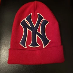 Gucci Mens/Unisex NY Yankees Embroidered Red Wool Beanie Hat M 542719 6500. Only been worn once