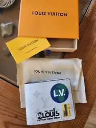 Bonjour  Louis Vuitton Porte Feuille Serie Limitée Neuf. Envoie suivi Cdlt