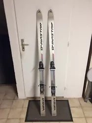 Anciens Skis DYNASTAR Vega 160cm/Fixations Look39 /France/ChaletNeigeMontagne.Dans leur jus ,à nettoyerPetit problème...