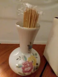 Mini Toothpick Vase.[BMB1] Small Vase came with toothpicks.  New,  thats all I know,  your getting exactly what is...