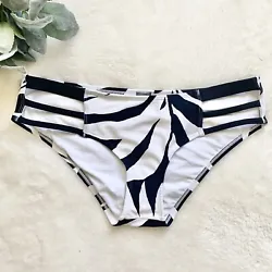 Aerie Swim Hipster Bikini Bottom NEW Size Medium Black & White Leaf Print beach. Brand new! Aerie swim hipster bikini...