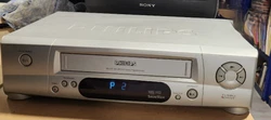 Magnétoscope Vhs Philips Vr570. Le magnétoscope ne fonctionne pas, une fois la vhs introduite,rien ne se passe Sans...