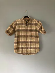 Great looking green, beige, brown plaid Cabelas Outdoor Gear mens short sleeve shirt in a medium. Measures across chest...