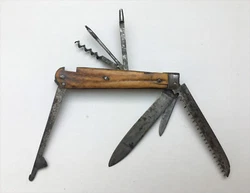Manche en bois de cerf avec magnifique patine. Rare couteau ancien 8 piéces.