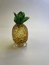 Great glass pineapple decor piece but can also be used as a fruit fly trap. Top comes off. No chips or defects noted.