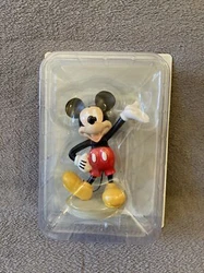 Bonjour Figurine hachette collection Statuette DISNEY :Se référer aux photos pour l’état général et pour le...