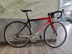 Plus, its equipped with Shimano 105 components, a compact crankset and free-spinning Xero wheels.