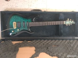 Cort S2900, De décembre 2000, une rayure présente sur le devant, manque le cache tremolo; Les micros ,switch, et...