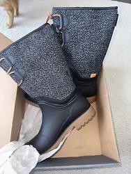 Alpine Design x Kamik Hazel Tall Boots Waterproof Fleece lined Women Size 10 New. Box has some water damage!