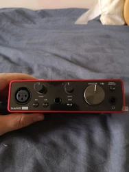 Focusrite Scarlett Solo 3rd Generation très très peu servi (moins de 5 fois, les films plastique sont encore dessus) ...