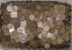 1000+ CT. (APPROX. Lincoln Wheat Cents. I have no idea whats in this lot except that it appeared to be entirely 40s and...