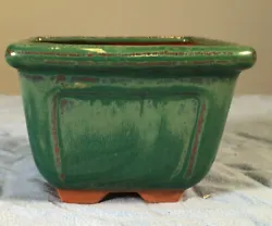 Small Ceramic pots that would be perfect for cactus or other small indoor plants.