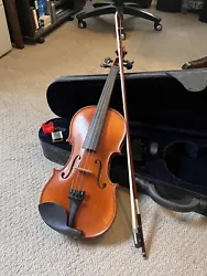 Used (unbranded) 4/4 violin including case and strap, and bow and rosin. Everything works perfectly fine and is in...