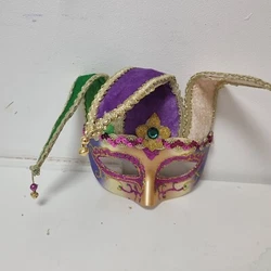 Masque vénitien de bonne qualité Multicolore et à grelots. Encore dans son emballage !Parfait pour des soirées...