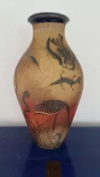 Terracotta vase. Vase en terre cuite.
