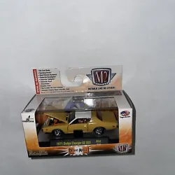 M2 Machines Detroit Muscle 1971 Dodge Charger SE 383 R32 15-64 New Yellow.