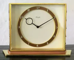 Signée KIENZLE. Période Bauhaus. Horloge années 30.