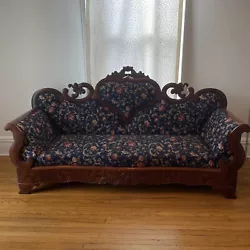 Elegant Victorian 1800s floral heart Mahogany Couch. This couch is absolutely beautiful ! Measurements: Highest part of...