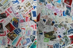 100 timbres à 2,00 Francs. - 200 timbres à 2,80 Francs. Les timbres sont en parfait état.