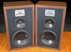 I first auditioned a pair in 76, and I was highly impressed with the natural sound. This Model 7C pair maintains the...