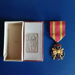 Médaille des Anciens Combattants Coloniaux, en bronze et émail, ruban dorigine , boite dorigine, par BEYNET ,...