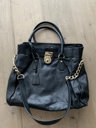 Belle piece recherchée Chic et rock Grand sac Michael Kors avec chaîne doré et cadenas 100% cuir, magnifique cuir...