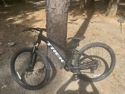 Trek 2022 Marlin 4 Small Women’s Mountain Bike 27.5 Wheels only ridden a few times. Bought this for my wife last year...