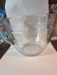 Pampered Chef 8 CUPS-2-QTS Measuring Large Batter Mixing Bowl Clear Glass . Condition is Used. Shipped with USPS...