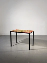 Une petite table basse rectangulaire, dappoint, chevet ou bout de canapé, Moderniste, Abstraite Lyrique, rigoureuse...