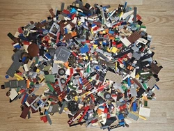 2,8 Kg (2800 grammes) de LEGO en vrac. Jai essayé de trier au mieux mais il y aura quelques éléments non LEGO.  Au...