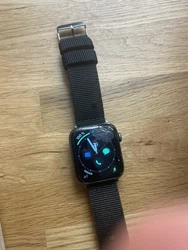 Apple Watch Series 4 44 mm Boîtier en alu Gris sidéral on ne peut pas accéder à toutes les parties de l’écran...