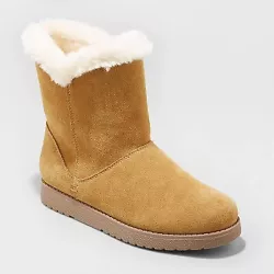 •Universal Thread mid shearling style boots are your closet’s go-to boots for everyday wear •Textured outsole and...