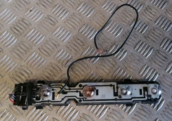 Platine porte ampoule feu arrière gauche. Une référence doit être identique du début à la fin.