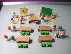 ANCIENNE SALLE DE CLASSE ECOLE MATERNELLE / primaire 3522 de 1984 + accessoires + divers perso.