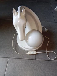 lampe bureau tête de cheval en faïence, vintage style art déco. Très bon état, ampoule a changé. Envoie mondial...