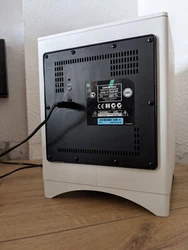 Grâce à sa conception sans fil, le subwoofer ne doit pas être connecté à lunité de commande par câble.