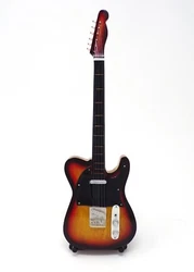 Guitare miniature déco. Modèle : Fender Télecaster. Livrée avec son stand.