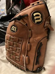 Right Handed-LHT-Wilson Custon FIT Softball-12.5”Over-Sized-Poket Leather A2502. Glove is in incredible condition. I...