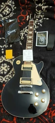 Achetée en janvier 2023. Gibson Les Paul Classic vendue avec son étui. Micro chevalet : Burstbucker 61T (Zebra).