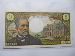 Billet qui a été plié, ne présentant aucune coupure, 6 petits trous dépingles, craquant.