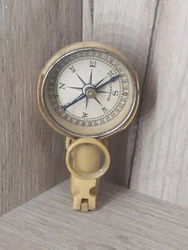 Superbe et Rare, Ancienne BOUSSOLE / Loupe /Miroir GERMANY en Métal et Bakélite Blanche. Longueur 7,5 cm et plus,...
