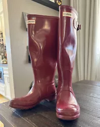 Hunter Tall Boots Gloss Magenta size US 7M/8.5. Buckles intact. No damage