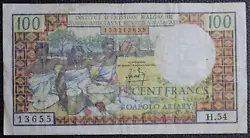 Ce billet de Madagascar de 100 Francs 1966. Billet en état de circulation. Et noubliez pas de majouter à votre liste...