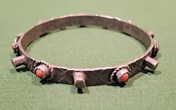 Bracelet Berbère Kabyle Argent Et Corail Algerie Ethnique. Algerie,période coloniale,bracelet en argent à bas...